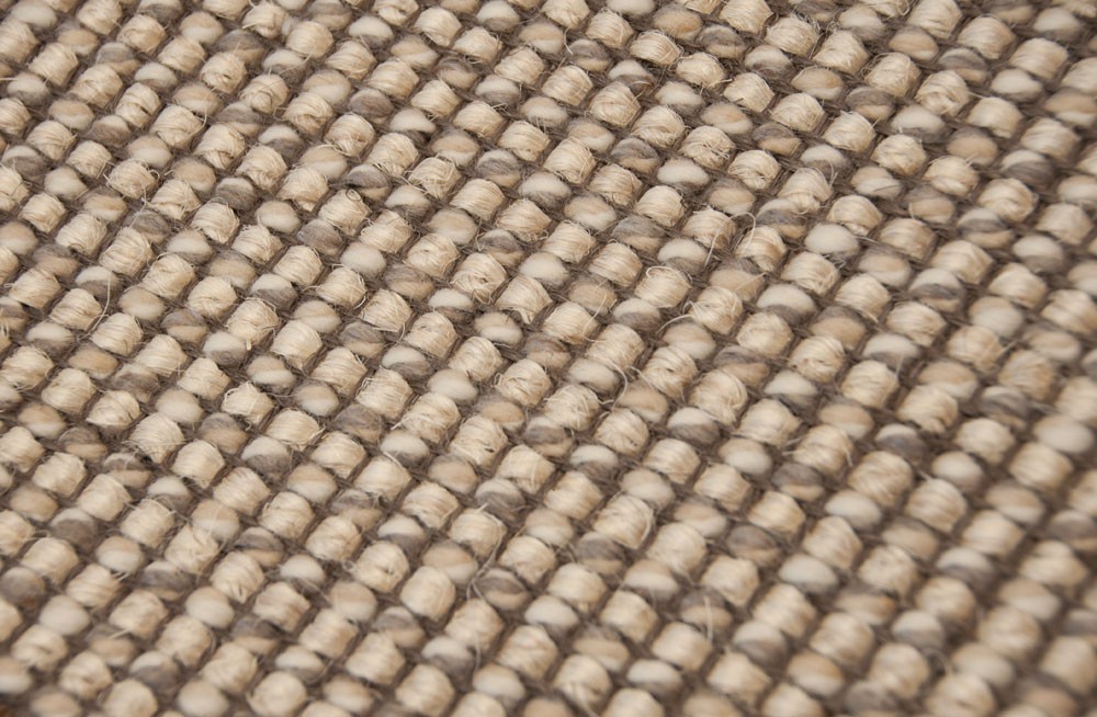 Stad bloem Correspondentie Uitgaand Sisal Kalahari tapijt wordt op een breedte van 400cm gemaakt. Het kan  worden verwerkt als kamerbreed tapijt. Maar het wordt vooral versneden om  er een los tapijt op maat van te maken.