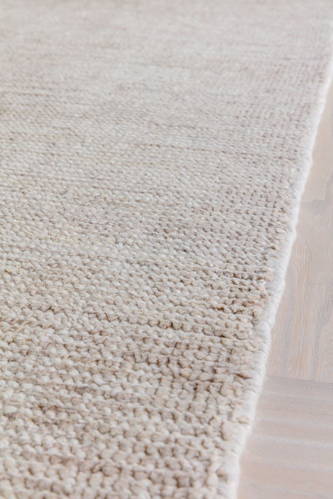 Nu periodieke delen Het tapijt Ligne Pure Oat 244.001.110 is met de hand geweven en is  samengesteld uit wol met bamboezijde. Ontdek Ligne Pure bij Tapijtcenter in  Zingem.